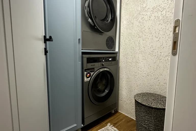 çamaşır ve detarjan dolabı 